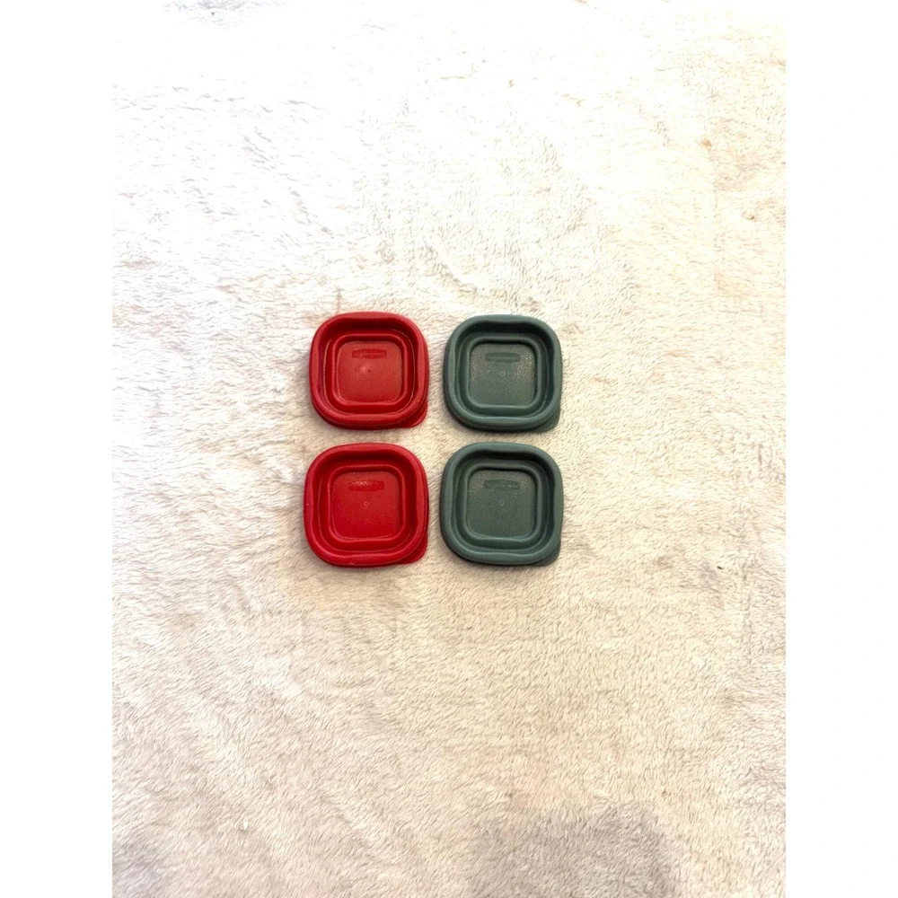 Rubbermaid TakeAlongs Small Square Replacement Lids Red Green 4 Pack 7J54